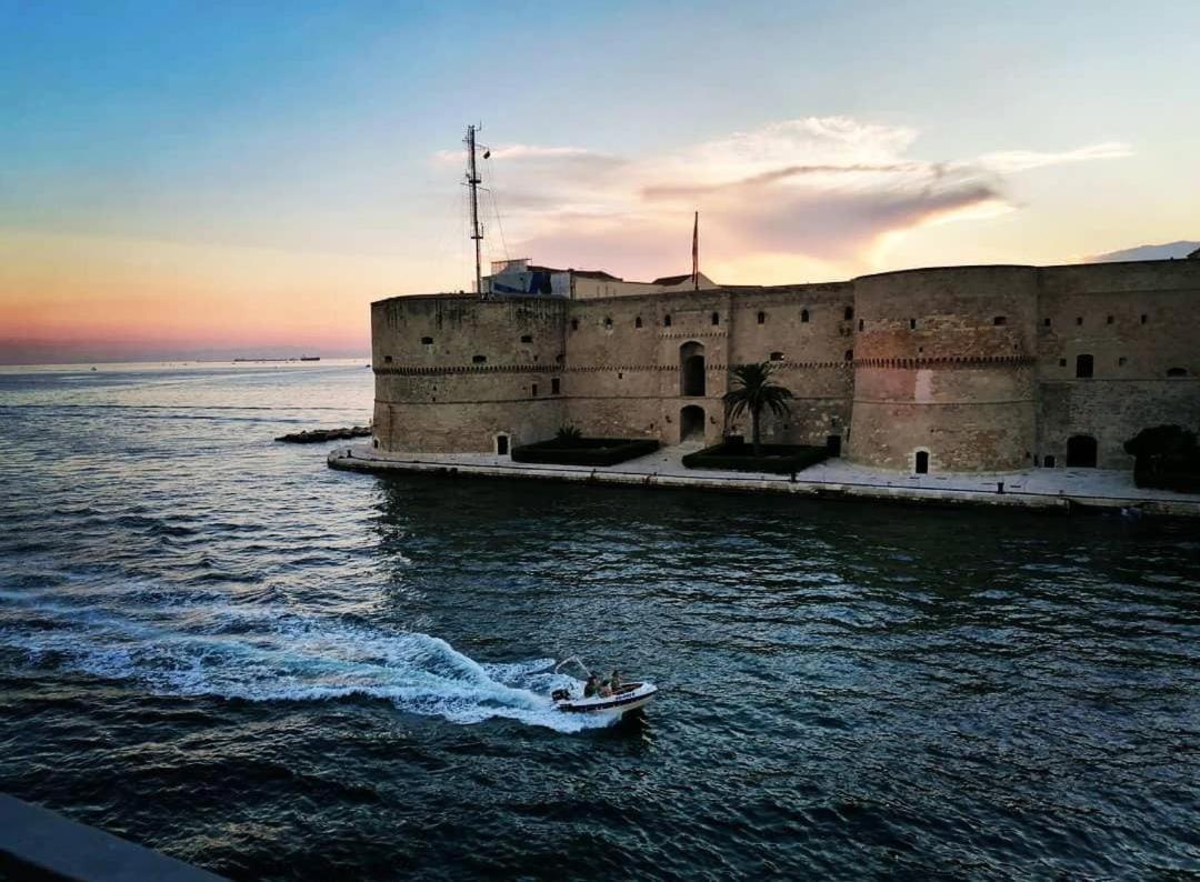 Castello Aragonese Suites Taranto Eksteriør billede